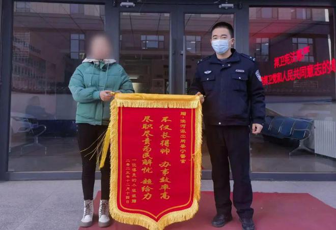 浩瀚体育app下载中卫一店主报警求助有顾客到店购买化妆品后不支付费用。民警调解后(图1)